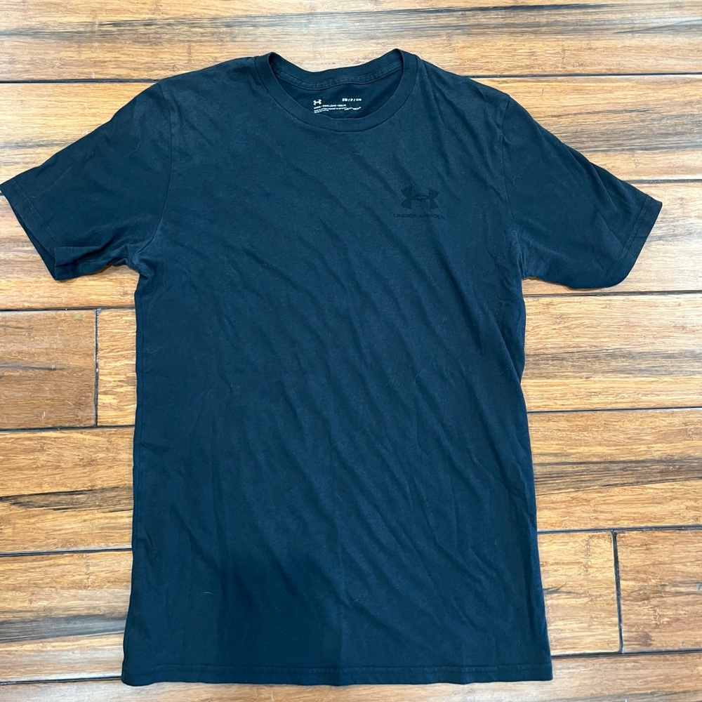 Men’s Sm Black Under Armour t-shirt